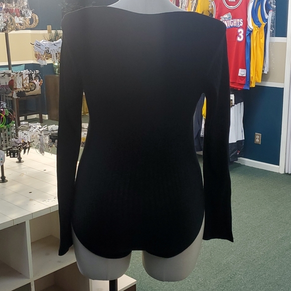 Black Ribbed Bodysuit 🔥 - Picture 3 of 5